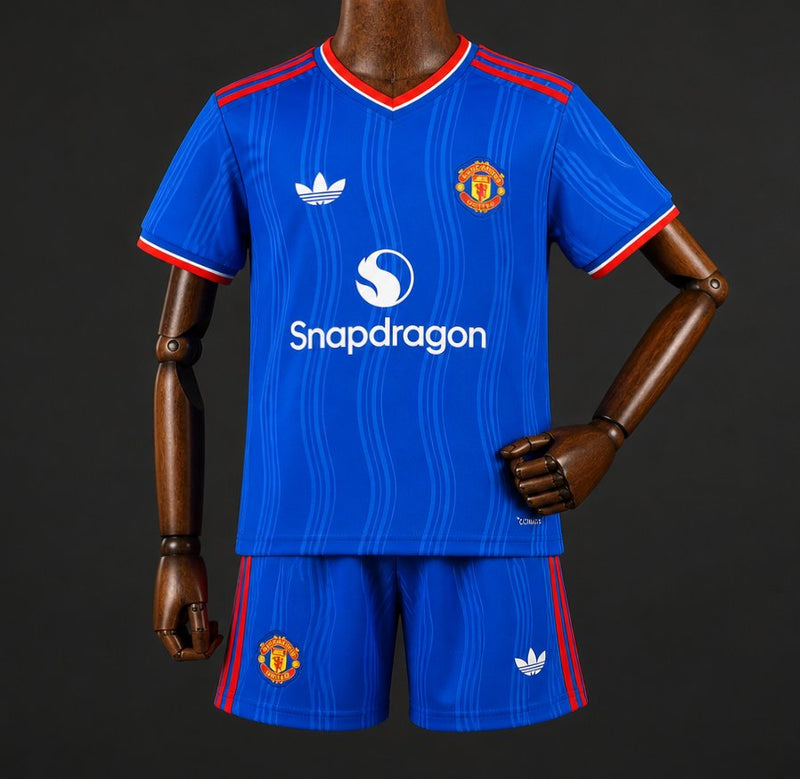 Kit Infantil Manchester United 26/27 Fora